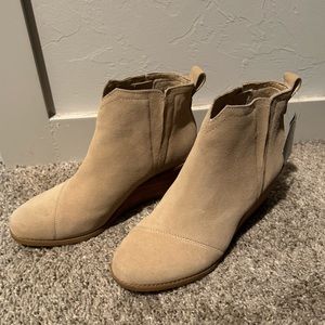 Tom’s Wedges - Clare - oatmeal. Size 10